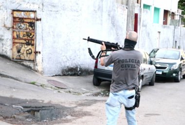 Aile içi şiddete karşı operasyon Rio de Janeiro 'da gerçekleştirilir. 8 Mart 2022, Rio de Janeiro, Brezilya: Sivil Polis Rio de Janeiro 'da 8 Mart Salı günü Uluslararası Kadınlar Günü' nde operasyon düzenledi