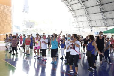 Uluslararası Kadınlar Günü 'nde Curitiba' da spor faaliyetleri, danslar ve dersler sunulmaktadır. 8 Mart 2022, Curitiba, Parana, Brezilya: Mart ayı boyunca Curitiba kentinde spor faaliyetleri, danslar ve dersler sunulmaktadır.