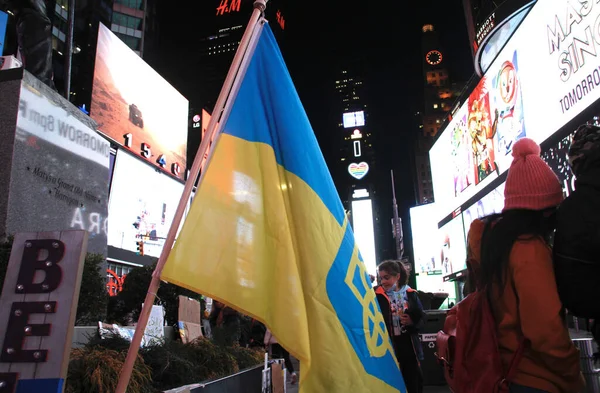 Oekraïners Protesteren Tegen Russische Invasie Van Oekraïne Times Square Maart — Stockfoto