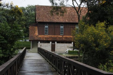Curitiba 'daki Alman Belediye Ormanı' nda ziyaretçi hareketi. 12 Mart 2022 'de Curitiba, Parana, Brezilya: 1833' te Curitiba şehrine gelen ilk Almanlara adanmış bir alan olan Alman Belediye Ormanı 'nı ziyaret edenler