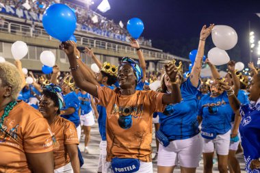 Sambo Okulları Özel Grup Karnaval Provası. 13 Mart 2022, Rio de Janeiro, Brezilya: Rio Karnaval Özel Grubu 'ndan Samba okulları, Sapucai 2022 karnavalının teknik provalarının ikinci günü için 13 Mart Pazar günü Sapucai' ye geri döndüler.. 