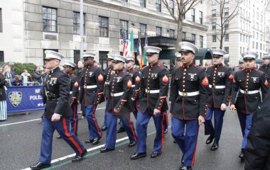 Aziz Patrick Günü Geçit Töreni, COVID-19 'un ortasındaki iki yıllık sanal kutlamanın ardından geri döndü. 17 Mart 2022, New York, ABD: Aziz Patrick Günü, veya Aziz Patrick bayramı COVID-19 salgını yüzünden iki yıl uzaklaştırıldıktan sonra geri döndü. Bu...