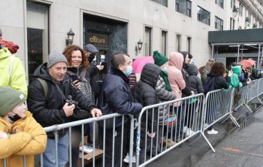 Aziz Patrick Günü Geçit Töreni, COVID-19 'un ortasındaki iki yıllık sanal kutlamanın ardından geri döndü. 17 Mart 2022, New York, ABD: Aziz Patrick Günü, veya Aziz Patrick bayramı COVID-19 salgını yüzünden iki yıl uzaklaştırıldıktan sonra geri döndü. Bu...