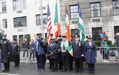 New York Belediye Başkanı, Eric Adams Aziz Patrick Günü Geçit Töreni 'ne katılıyor. 17 Mart 2022, New York, ABD: New York Belediye Başkanı, Eric Adama Saint Patrick Günü 'ne ya da iki yıl sonra geri dönen Aziz Patrick Bayramı' na katılıyor. 