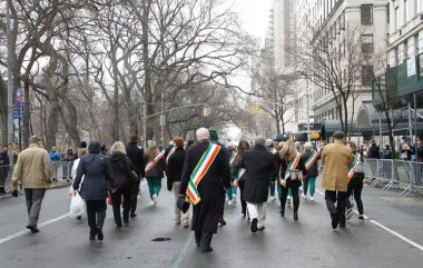 Aziz Patrick Günü Geçit Töreni, COVID-19 'un ortasındaki iki yıllık sanal kutlamanın ardından geri döndü. 17 Mart 2022, New York, ABD: Aziz Patrick Günü, veya Aziz Patrick bayramı COVID-19 salgını yüzünden iki yıl uzaklaştırıldıktan sonra geri döndü. Bu...
