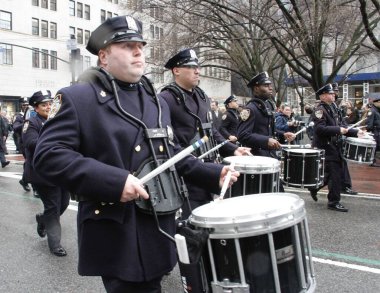 Aziz Patrick Günü Geçit Töreni, COVID-19 'un ortasındaki iki yıllık sanal kutlamanın ardından geri döndü. 17 Mart 2022, New York, ABD: Aziz Patrick Günü, veya Aziz Patrick bayramı COVID-19 salgını yüzünden iki yıl uzaklaştırıldıktan sonra geri döndü. Bu...