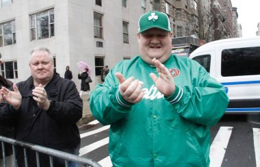 Aziz Patrick Günü Geçit Töreni, COVID-19 'un ortasındaki iki yıllık sanal kutlamanın ardından geri döndü. 17 Mart 2022, New York, ABD: Aziz Patrick Günü, veya Aziz Patrick bayramı COVID-19 salgını yüzünden iki yıl uzaklaştırıldıktan sonra geri döndü. Bu...