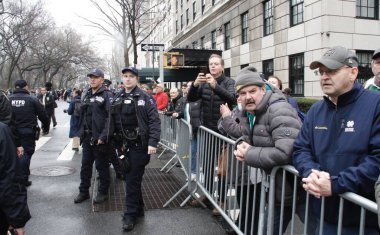 Aziz Patrick Günü Geçit Töreni, COVID-19 'un ortasındaki iki yıllık sanal kutlamanın ardından geri döndü. 17 Mart 2022, New York, ABD: Aziz Patrick Günü, veya Aziz Patrick bayramı COVID-19 salgını yüzünden iki yıl uzaklaştırıldıktan sonra geri döndü. Bu...