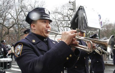 Aziz Patrick Günü Geçit Töreni, COVID-19 'un ortasındaki iki yıllık sanal kutlamanın ardından geri döndü. 17 Mart 2022, New York, ABD: Aziz Patrick Günü, veya Aziz Patrick bayramı COVID-19 salgını yüzünden iki yıl uzaklaştırıldıktan sonra geri döndü. Bu...