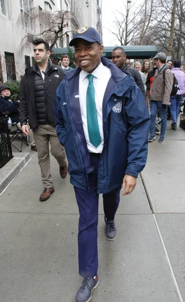 纽约市长埃里克 亚当斯参加圣帕克斯日游行 2022年3月17日 美国纽约 纽约市市长埃里克 阿达玛参加了两年后的圣帕特里克节 也就是圣帕特里克节 — 图库照片