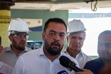 Rio de Janeiro hükümeti Alemao teleferiğinin restorasyonuna başladı. 18 Mart 2022, Rio de Janeiro, Brezilya. Rio de Janeiro Valisi Claudio Castro ve Altyapı ve İşletme Bakanı Max Lemos... 