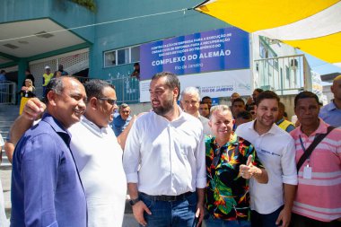 Rio de Janeiro hükümeti Alemao teleferiğinin restorasyonuna başladı. 18 Mart 2022, Rio de Janeiro, Brezilya. Rio de Janeiro Valisi Claudio Castro ve Altyapı ve İşletme Bakanı Max Lemos... 