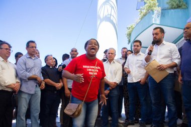 Rio de Janeiro hükümeti Alemao teleferiğinin restorasyonuna başladı. 18 Mart 2022, Rio de Janeiro, Brezilya. Rio de Janeiro Valisi Claudio Castro ve Altyapı ve İşletme Bakanı Max Lemos... 