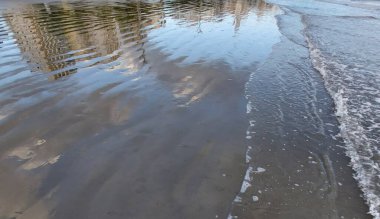 Santos, Dünya Su Günü 'nde Brezilya' da temel sağlık hizmetlerinde birinci sırada yer alıyor. 22 Mart 2022, Santos, Sao Paulo, Brezilya: Santos 'taki Aparecida plajı manzarası, 22 Mart Salı günü, Dünya Su Günü