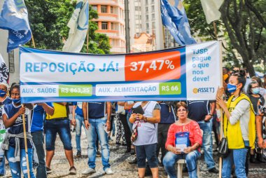 Sao Paulo Adalet Divanı 'nın hizmetkarları Joao Mendes Meydanı' nda daha iyi ücret için protesto gösterisi yapıyorlar. 23 Mart 2022, Sao Paulo, Brezilya: Joao Mendes Meydanı 'ndaki grev sırasında Sao Paulo Adalet Divanı' nın hizmetkarları