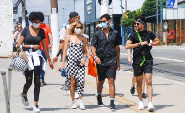 Üçüncü gün Lollapalooza müzik festivali için Interlagos Circuit 'e halk geliyor. 26 Mart 2022, Sao Paulo, Brezilya: Halk, Lollapalooza müzik festivali için Cumartesi günü Sao Paulo 'daki Interlagos Circuit' e gelmeye başlıyor. 