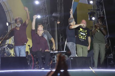 Grup Paramas do Sucesso, Brezilya 'nın Sao Paulo şehrinde düzenlenen Rock Müzik Festivali' nde sahne aldı. 27 Mart 2022, Sao Paulo, Brezilya: Band Paralamas do Sucesso, Latin Amerika Anıtı 'nda' Rock Müzik Festivali 40 Yıl 'sırasında sahne aldı.