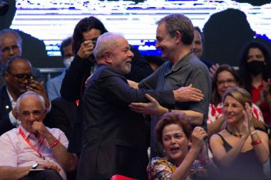 Eski Cumhurbaşkanı Lula, Rio de Janeiro Devlet Üniversitesi 'nde düzenlenen uluslararası bir toplantıya katıldı. 30 Mart 2022, Rio de Janeiro, Brezilya: Eski Cumhurbaşkanı Luiz Inacio Lula da Silva Uluslararası Demokrasi Toplantısına katıldı 