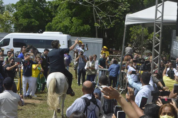 グランデ ノルテ州で パルナミリムの鉄道駅の発足中にブラジル大統領ジェール ボルソナーロ 2022年3月30日ブラジル リオグランデ ノルテ州パルナミリム ブラジル大統領ジェール ボルソナーロ 大臣が同行 — ストック写真