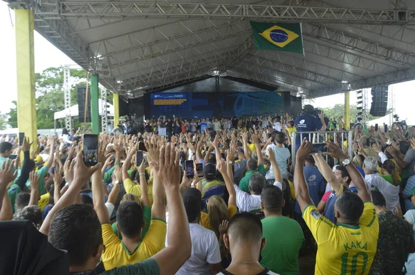 グランデ ノルテ州で パルナミリムの鉄道駅の発足中にブラジル大統領ジェール ボルソナーロ 2022年3月30日ブラジル リオグランデ ノルテ州パルナミリム ブラジル大統領ジェール ボルソナーロ 大臣が同行 — ストック写真