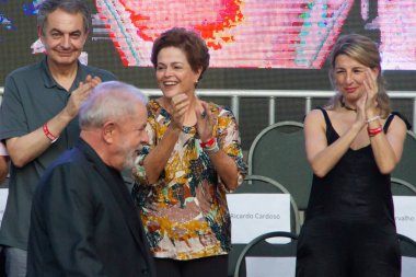 Eski Cumhurbaşkanı Lula, Rio de Janeiro Devlet Üniversitesi 'nde düzenlenen uluslararası bir toplantıya katıldı. 30 Mart 2022, Rio de Janeiro, Brezilya: Eski Cumhurbaşkanı Luiz Inacio Lula da Silva Uluslararası Demokrasi Toplantısına katıldı 