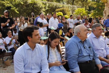 Curitiba 'nın yıldönümünde, Leaves Family sürdürülebilirliği güçlendirmek için geri döner. 29 Mart 2022. Curitiba, Parana, Brezilya: Curitiba Belediye Başkanı Rafael Greca ve First Lady Margarita Pericas Sansone ve Çevre Bakanı
