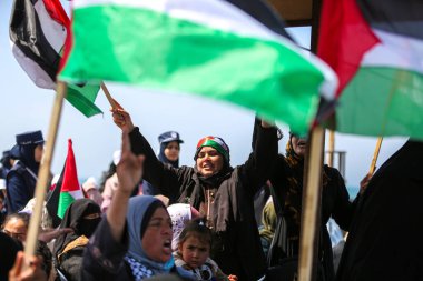 Filistinliler Gazze Şeridi 'nde Dünya Günü' nün 46. yıldönümünü kutluyor. 30 Mart 2022, Gazze, Filistin: Filistinliler, 30 Mart Çarşamba günü Gazze Limanı 'nda, Dünya Günü 