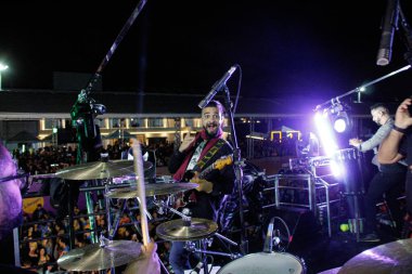 Mikareta Curitiba Folia 'da Banda Eva' nın sunumu. 3 Nisan 2022, Curitiba, Parana, Brezilya: Banda Eva 'nın 2022' de Jokey Arena 'da gerçekleştirilen Micareta Curitiba Folia' nın sunumu).