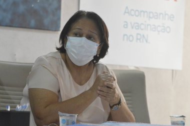 Rio Grande do Norte hükümeti maske kullanımının isteğe bağlı olacağını duyurdu. 31 Mart 2022, Natal, Rio Grande do Norte, Brezilya: Rio Grando Norte Valisi, Fatima Bezerra, Valilik ofisinde düzenlenen törende 