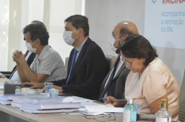 Rio Grande do Norte hükümeti maske kullanımının isteğe bağlı olacağını duyurdu. 31 Mart 2022, Natal, Rio Grande do Norte, Brezilya: Rio Grando Norte Valisi, Fatima Bezerra, Valilik ofisinde düzenlenen törende 