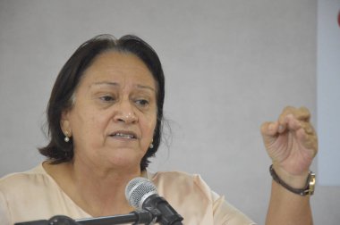 Rio Grande do Norte hükümeti maske kullanımının isteğe bağlı olacağını duyurdu. 31 Mart 2022, Natal, Rio Grande do Norte, Brezilya: Rio Grando Norte Valisi, Fatima Bezerra, Valilik ofisinde düzenlenen törende 