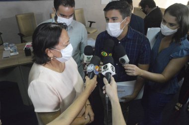 Rio Grande do Norte hükümeti maske kullanımının isteğe bağlı olacağını duyurdu. 31 Mart 2022, Natal, Rio Grande do Norte, Brezilya: Rio Grando Norte Valisi, Fatima Bezerra, Valilik ofisinde düzenlenen törende 