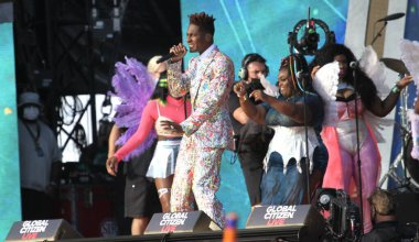 Grammy Ödülü 2022. 3 Nisan 2022, New York, ABD: Jon Batiste, Pazar (3) günü Grammy Ödülleri sırasında dokuz ödül kazanabilir ve bir yılda daha fazla Grammy kazanan Michael Jackson ve Santana 'yı geçebilir 