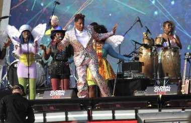 Grammy Ödülü 2022. 3 Nisan 2022, New York, ABD: Jon Batiste, Pazar (3) günü Grammy Ödülleri sırasında dokuz ödül kazanabilir ve bir yılda daha fazla Grammy kazanan Michael Jackson ve Santana 'yı geçebilir 