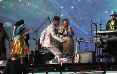 Grammy Ödülü 2022. 3 Nisan 2022, New York, ABD: Jon Batiste, Pazar (3) günü Grammy Ödülleri sırasında dokuz ödül kazanabilir ve bir yılda daha fazla Grammy kazanan Michael Jackson ve Santana 'yı geçebilir 