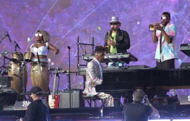 Grammy Ödülü 2022. 3 Nisan 2022, New York, ABD: Jon Batiste, Pazar (3) günü Grammy Ödülleri sırasında dokuz ödül kazanabilir ve bir yılda daha fazla Grammy kazanan Michael Jackson ve Santana 'yı geçebilir 