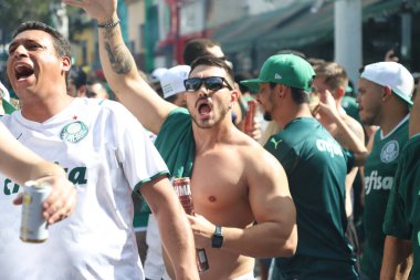 Paulista Futbol Şampiyonası - Finaller: Palmeiras Sao Paulo 'ya karşı. 3 Nisan 2022, Sao Paulo, Brezilya: Sao Paulo 'ya karşı oynanan son Paulista Futbol Şampiyonası için Allianz Parque Stadyumu' nda Palmeiras taraftarları Hareketi