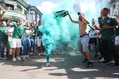 Paulista Futbol Şampiyonası - Finaller: Palmeiras Sao Paulo 'ya karşı. 3 Nisan 2022, Sao Paulo, Brezilya: Sao Paulo 'ya karşı oynanan son Paulista Futbol Şampiyonası için Allianz Parque Stadyumu' nda Palmeiras taraftarları Hareketi