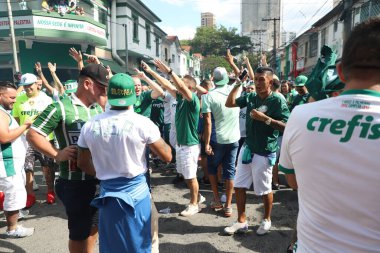 Paulista Futbol Şampiyonası - Finaller: Palmeiras Sao Paulo 'ya karşı. 3 Nisan 2022, Sao Paulo, Brezilya: Sao Paulo 'ya karşı oynanan son Paulista Futbol Şampiyonası için Allianz Parque Stadyumu' nda Palmeiras taraftarları Hareketi