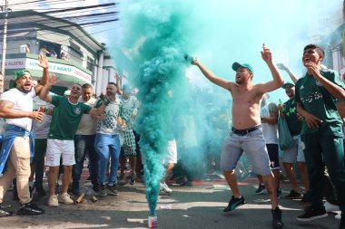 Paulista Futbol Şampiyonası - Finaller: Palmeiras Sao Paulo 'ya karşı. 3 Nisan 2022, Sao Paulo, Brezilya: Sao Paulo 'ya karşı oynanan son Paulista Futbol Şampiyonası için Allianz Parque Stadyumu' nda Palmeiras taraftarları Hareketi