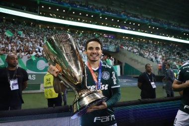 Paulista Futbol Şampiyonası - Finaller: Palmeiras Sao Paulo 'ya karşı. 3 Nisan 2022, Sao Paulo, Brezilya: Palmeiras oyuncuları, Allianz Parque Stadyumu 'nda oynanan 4-0' lık maçta Sao Paulo 'ya karşı kazandığı galibiyetin ardından 2022 yılında şampiyon Paulista' yı kutladılar.