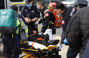 Harlem 125. Sokak Metro İstasyonu 'nda biri vuruldu. 31 Mart 2022, Harlem, New York, ABD: İstasyonun bir kısmının kapatılmasına yol açan Harlem 125 sokak metro istasyonunda biri vuruldu. Aceleye getirilmiş. 