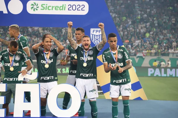 保利斯塔足球锦标赛 总决赛 帕尔梅拉斯对圣保罗 2022年4月3日 巴西圣保罗 帕尔梅拉斯球员在安联帕克体育场举行的一场足球比赛中以4比0战胜圣保罗 庆祝2022年冠军保利斯塔 — 图库照片