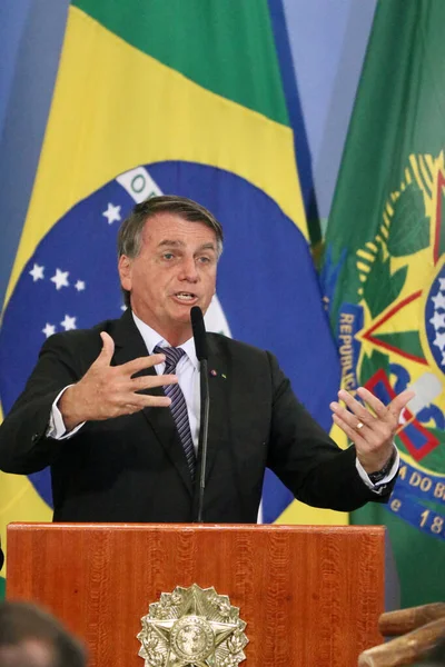 博尔索那罗州政府部长就职典礼和告别的庄严性 2022年3月31日 巴西利亚 巴西联邦区 巴西总统亚尔 博尔索纳罗出席了在帕拉西奥举行的新部长就职仪式 — 图库照片