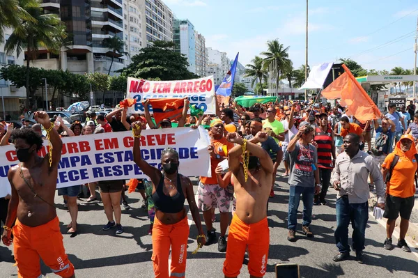 Profissionais Limpeza Urbana Bloqueiam Estradas Copacabana Durante Protesto Rio Janeiro — Fotografia de Stock