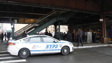 Polis Devriye Merkezi, Harlem 'de suçla ve silah sesleriyle savaşmak için kuruldu. 7 Nisan 2022, Harlem, New York, ABD: Harlem 'de meydana gelen silah sesleri ve suçlar nedeniyle, E 125. Cadde' de bir Polis Devriye Merkezi kuruldu. 