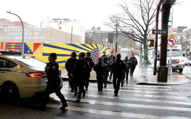 Polis Devriye Merkezi, Harlem 'de suçla ve silah sesleriyle savaşmak için kuruldu. 7 Nisan 2022, Harlem, New York, ABD: Harlem 'de meydana gelen silah sesleri ve suçlar nedeniyle, E 125. Cadde' de bir Polis Devriye Merkezi kuruldu. 