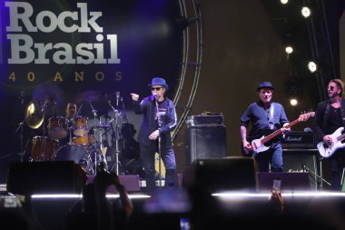 Camisa de Venus grubu, Rock Brazil 'de, Sao Paulo' da 40 Yıl. 10 Nisan 2022, Sao Paulo, Brezilya: Latin Amerika Anıtı 'nda düzenlenen Rock Brazil' de müzisyen Marcelo Nova 'nın katılımıyla Camisa de Venüs grubunun gösterisi