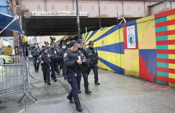 Polis Devriye Merkezi, Harlem 'de suçla ve silah sesleriyle savaşmak için kuruldu. 7 Nisan 2022, Harlem, New York, ABD: Harlem 'de meydana gelen silah sesleri ve suçlar nedeniyle, E 125. Cadde' de bir Polis Devriye Merkezi kuruldu. 