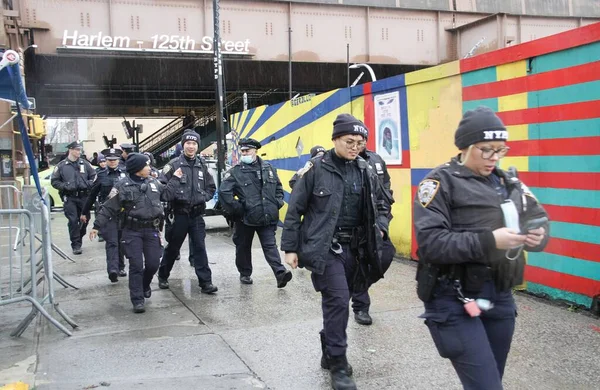 Polis Devriye Merkezi, Harlem 'de suçla ve silah sesleriyle savaşmak için kuruldu. 7 Nisan 2022, Harlem, New York, ABD: Harlem 'de meydana gelen silah sesleri ve suçlar nedeniyle, E 125. Cadde' de bir Polis Devriye Merkezi kuruldu. 